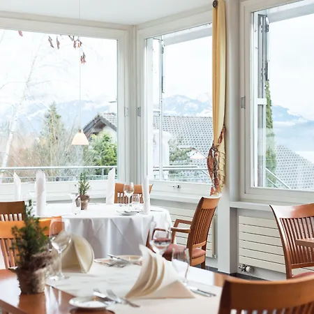 Schoenbuehl & Restaurant Thun 欧伯奥芬