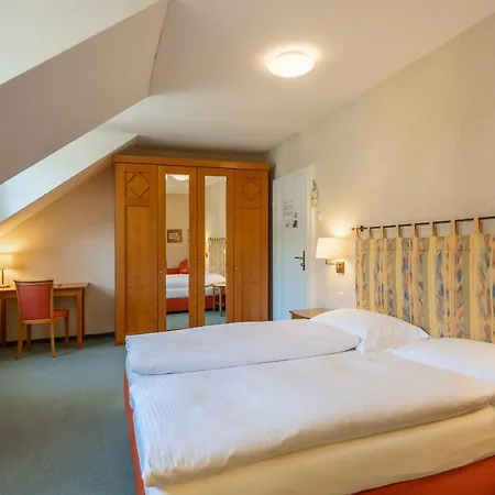 Hotel Schoenbuehl & Restaurant